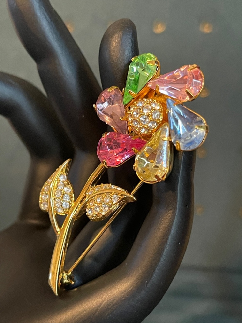 Joan Rivers Classic Spring Spinning Pastel Flower Pinwheel Rhinestone Brooch - Picture 3 of 8